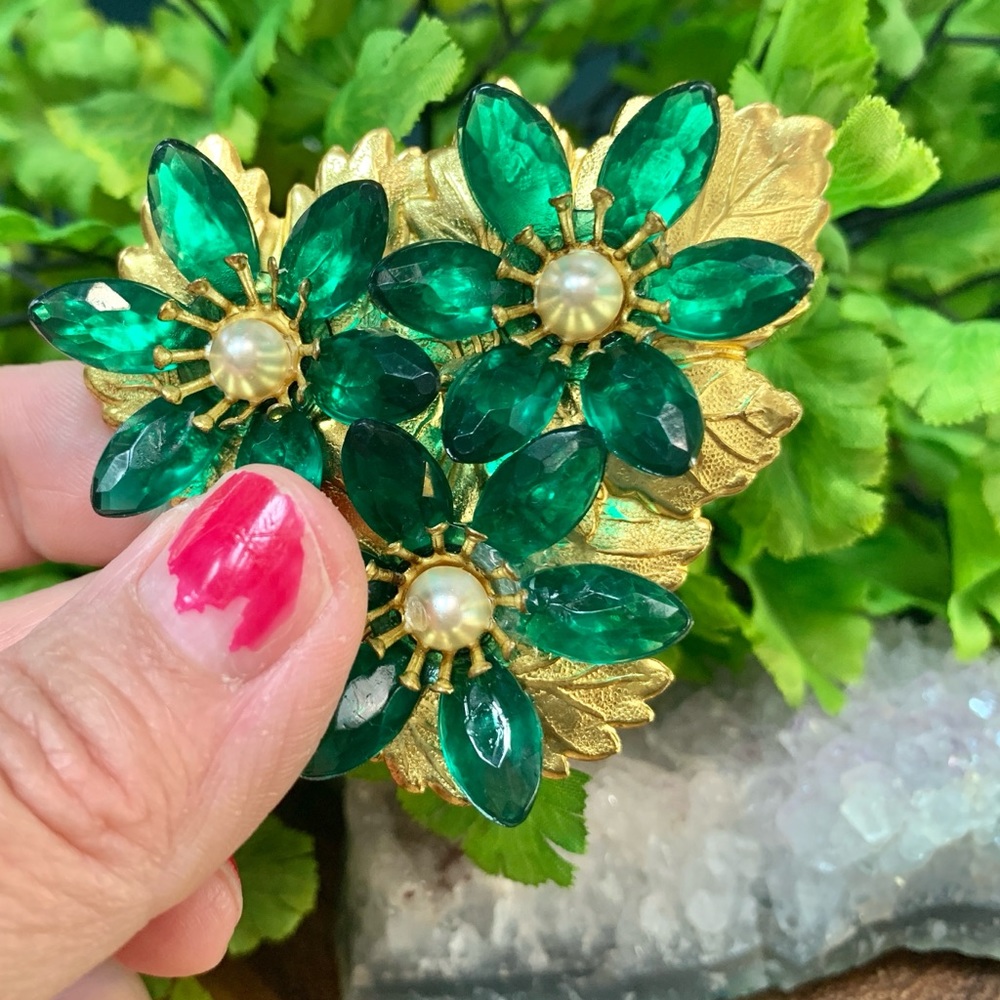 Vintage kitschy flower brooch mid century